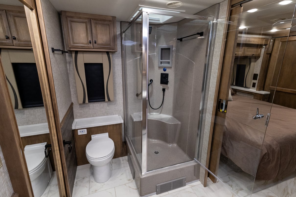 2024 Tiffin Phaeton 44OH gallery image-29