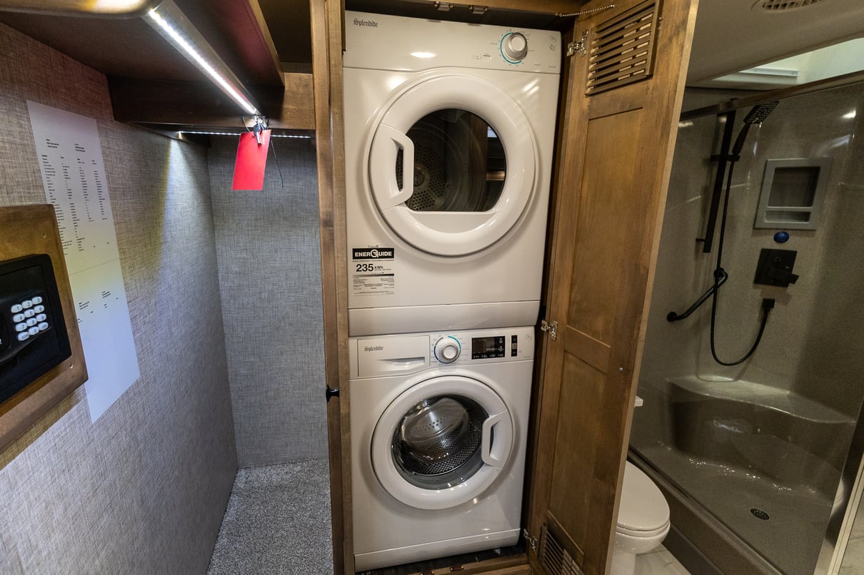 2024 Tiffin Phaeton 44OH gallery image-32