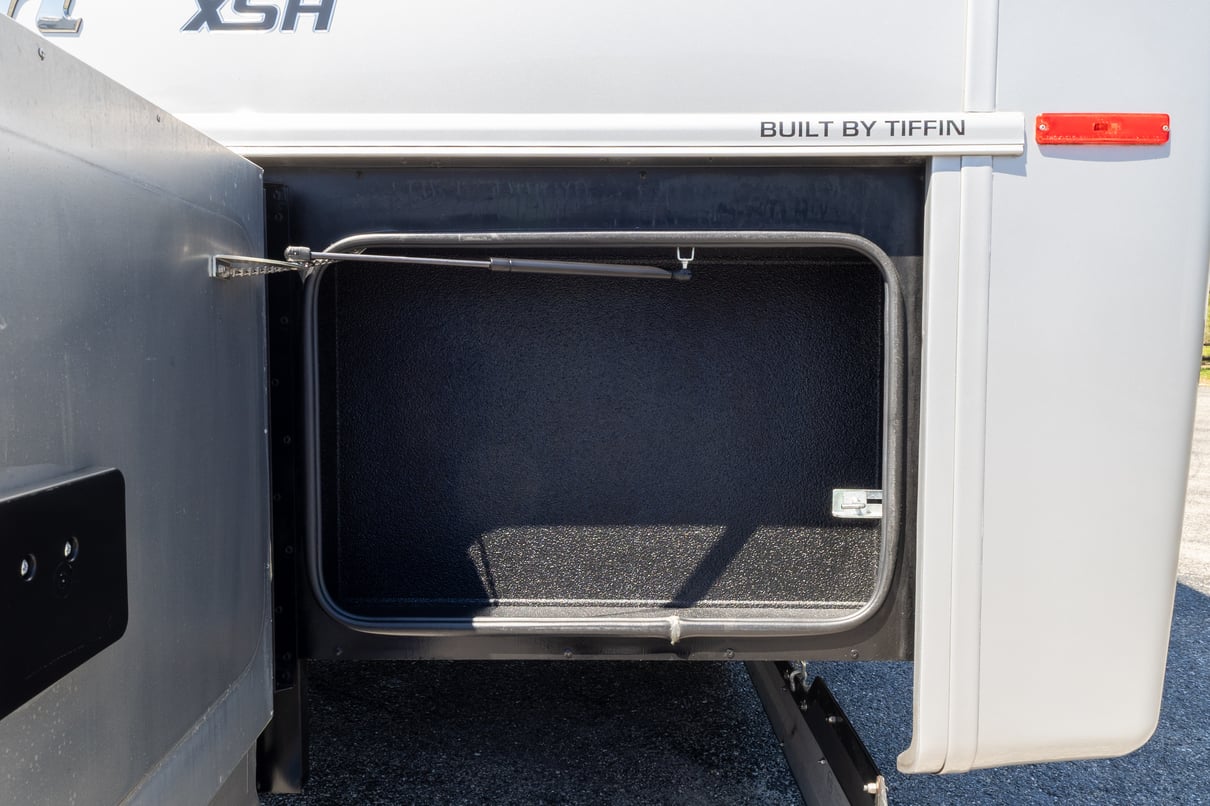 2024 Tiffin Phaeton 44OH gallery image-50