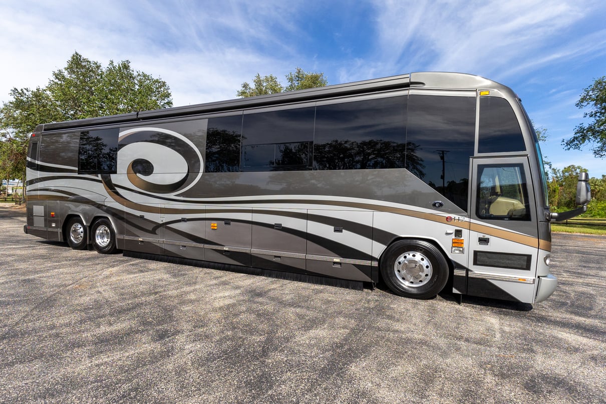 2009 Prevost Featherlite H3 45 gallery image-2