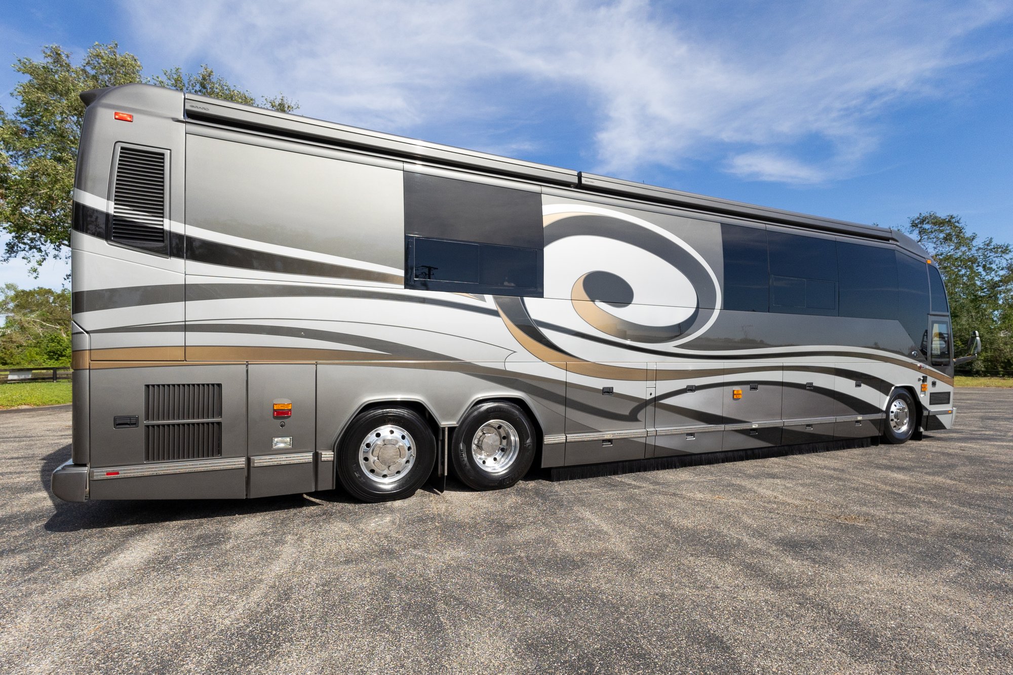 2009 Prevost Featherlite H3 45