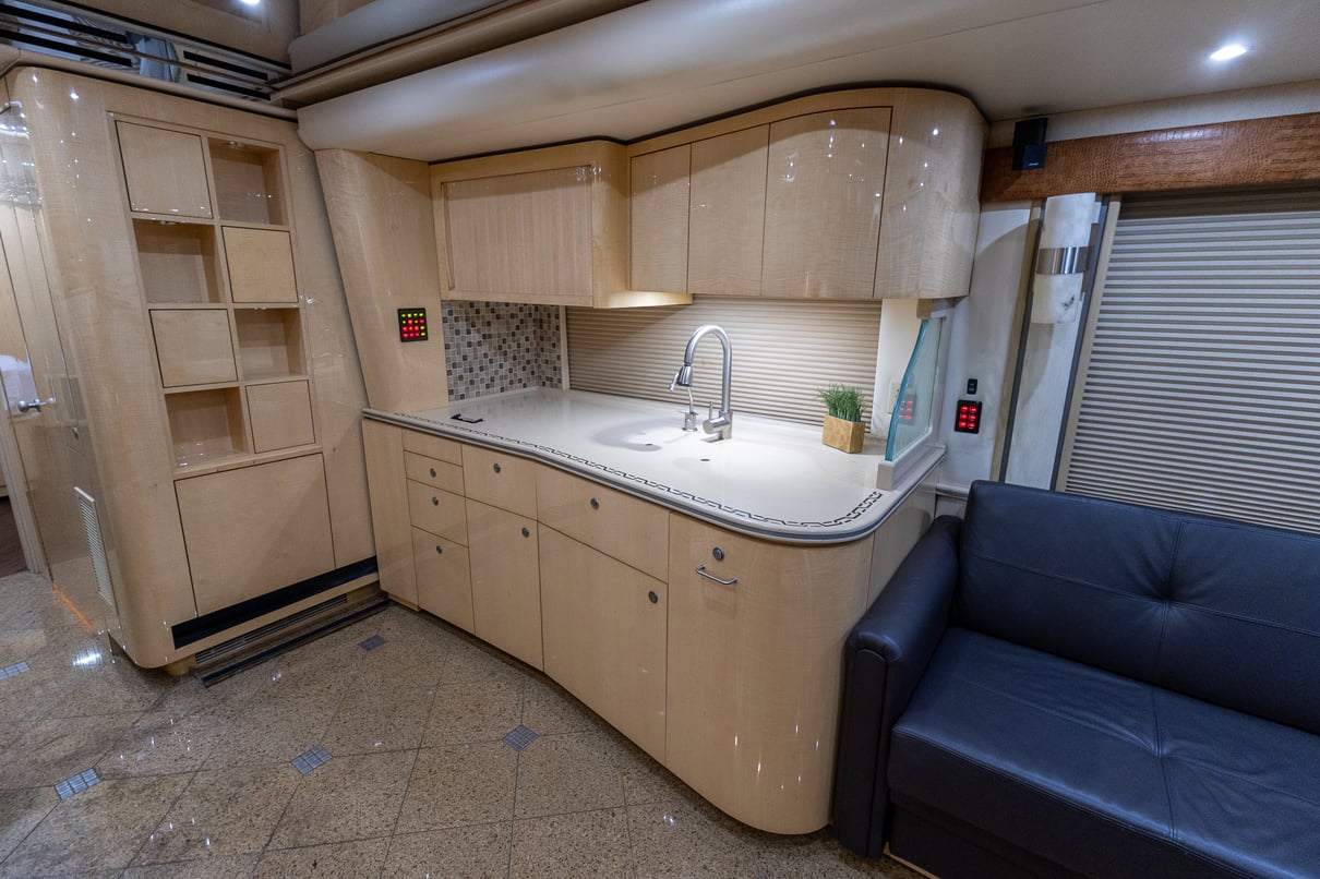 2009 Prevost Featherlite H3 45 gallery image-16