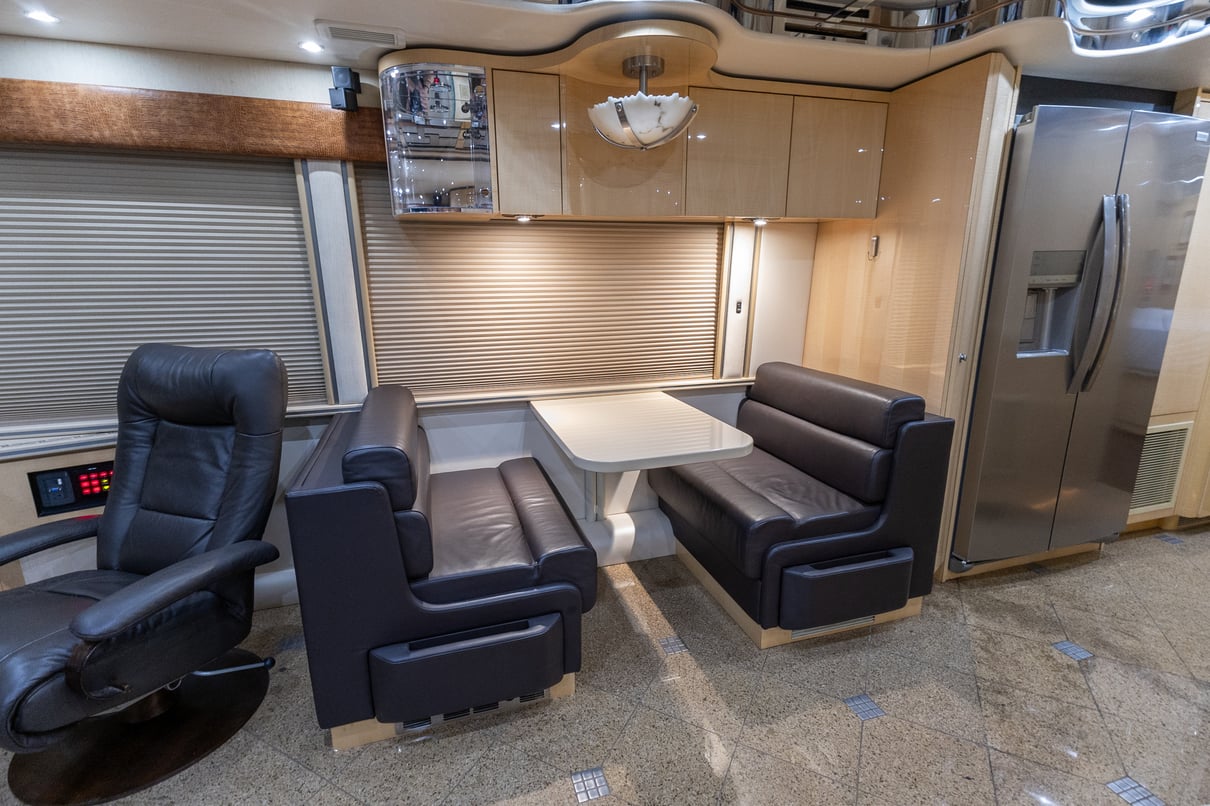 2009 Prevost Featherlite H3 45 gallery image-20