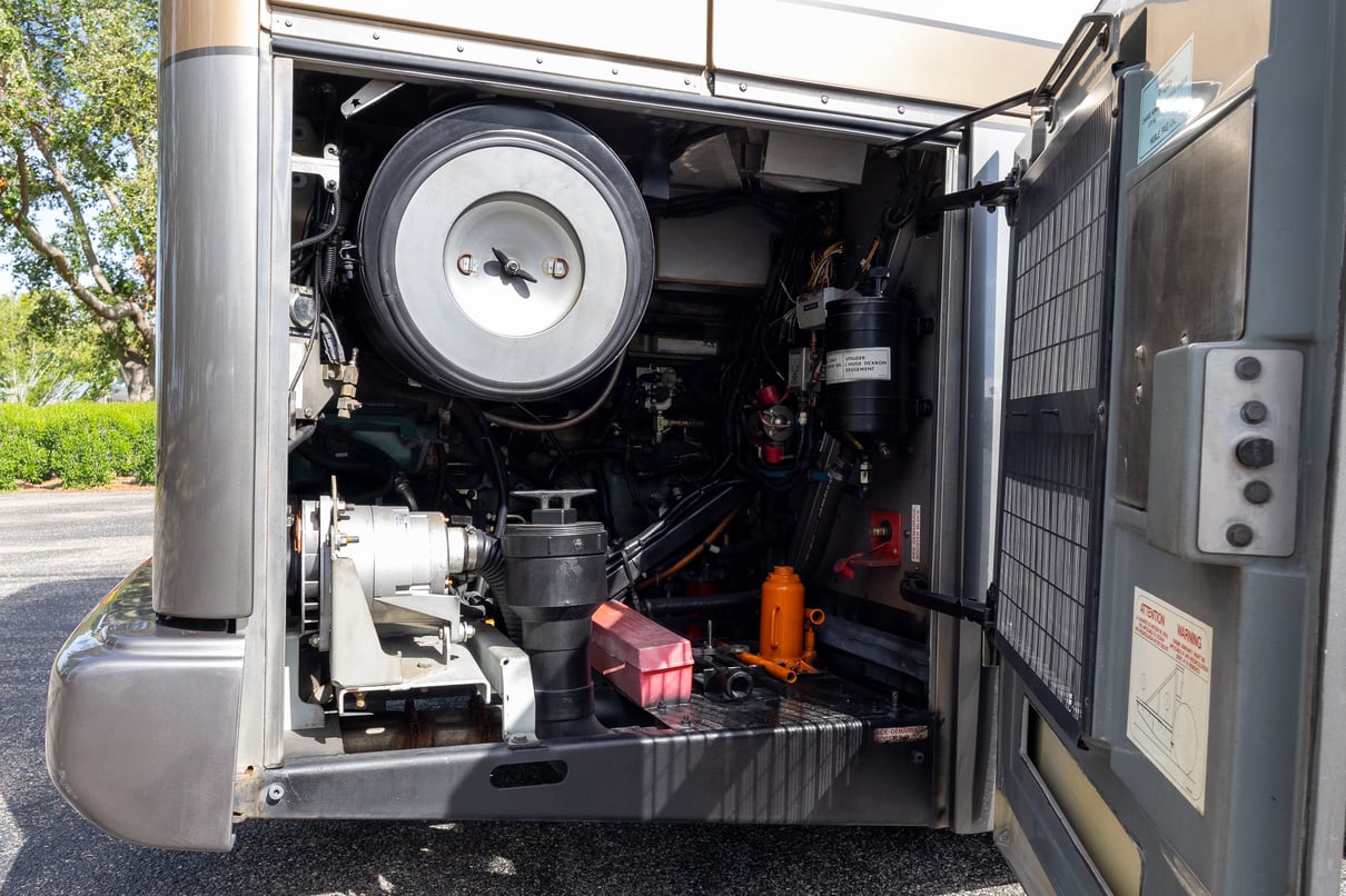 2009 Prevost Featherlite H3 45 gallery image-34