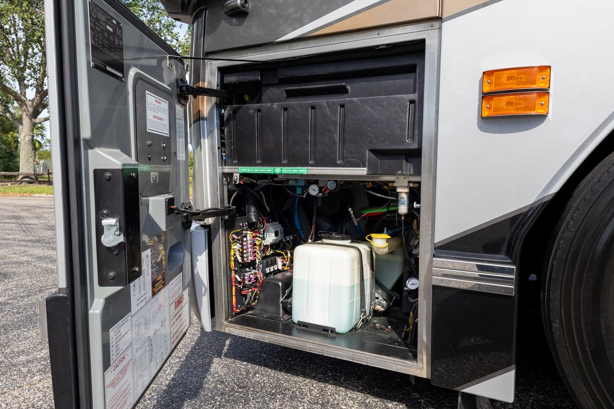 2009 Prevost Featherlite H3 45 gallery image-40