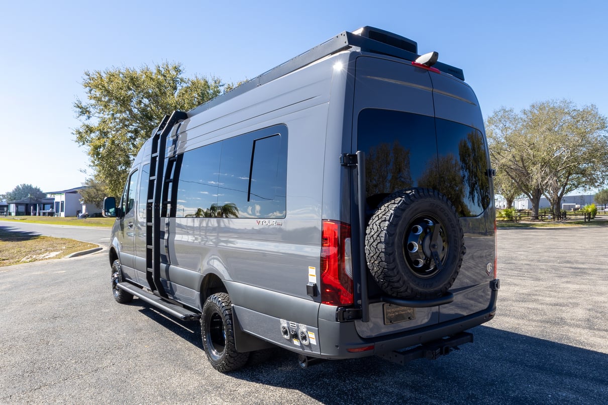 2026 V-Tour 7RLA gallery image-8