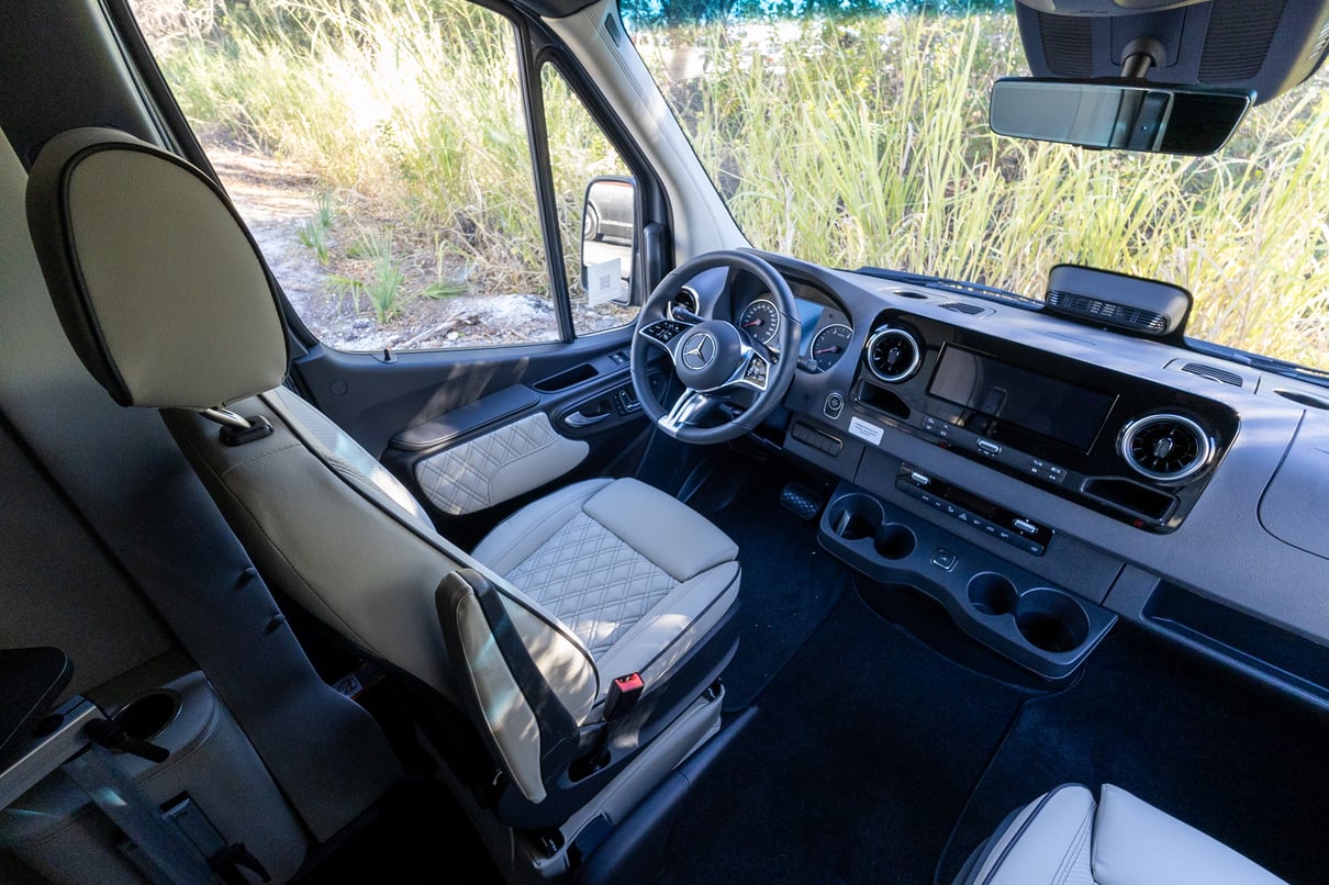 2026 V-Tour 7RLA gallery image-15