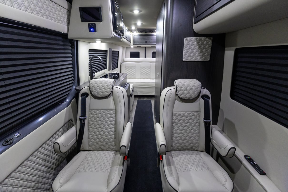 2026 V-Tour 7RLA gallery image-16