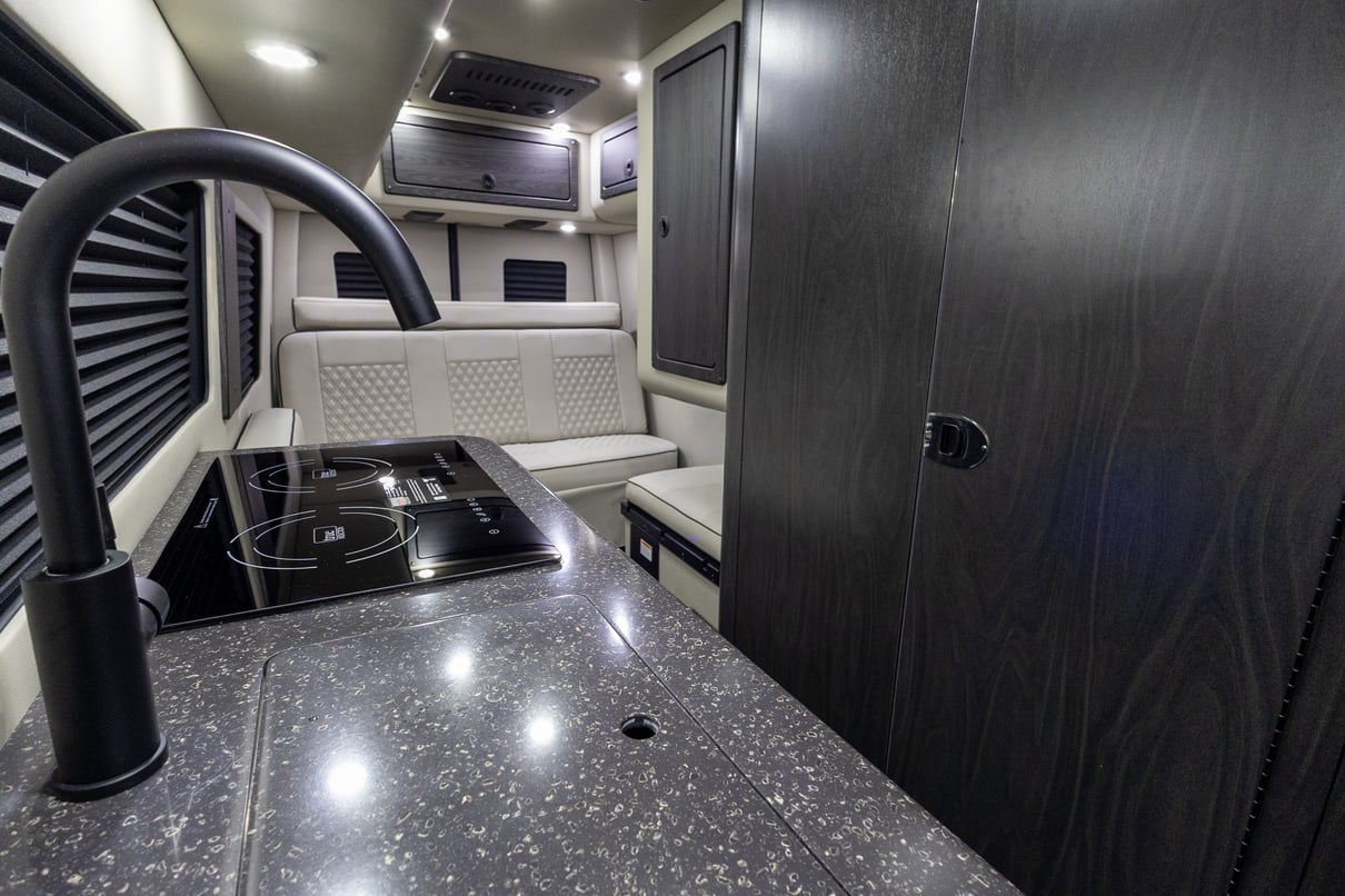 2026 V-Tour 7RLA gallery image-18