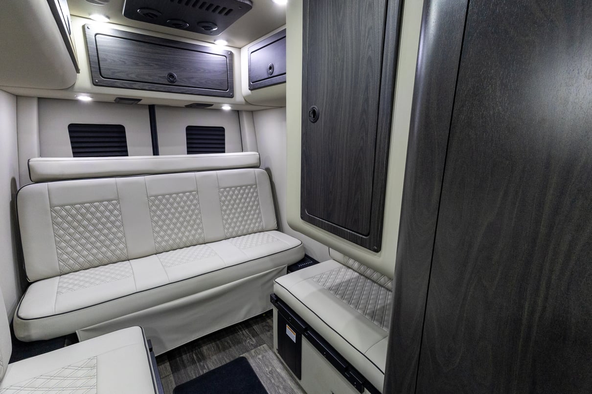 2026 V-Tour 7RLA gallery image-19