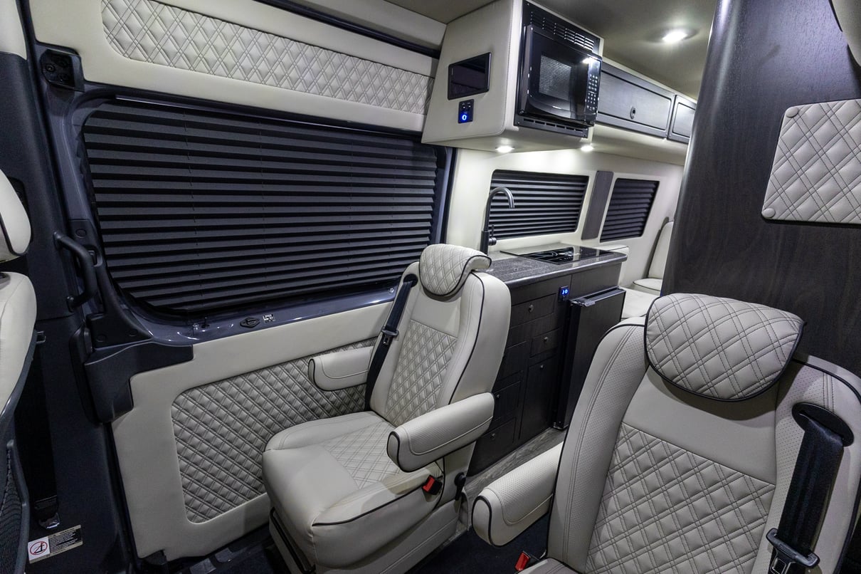 2026 V-Tour 7RLA gallery image-20