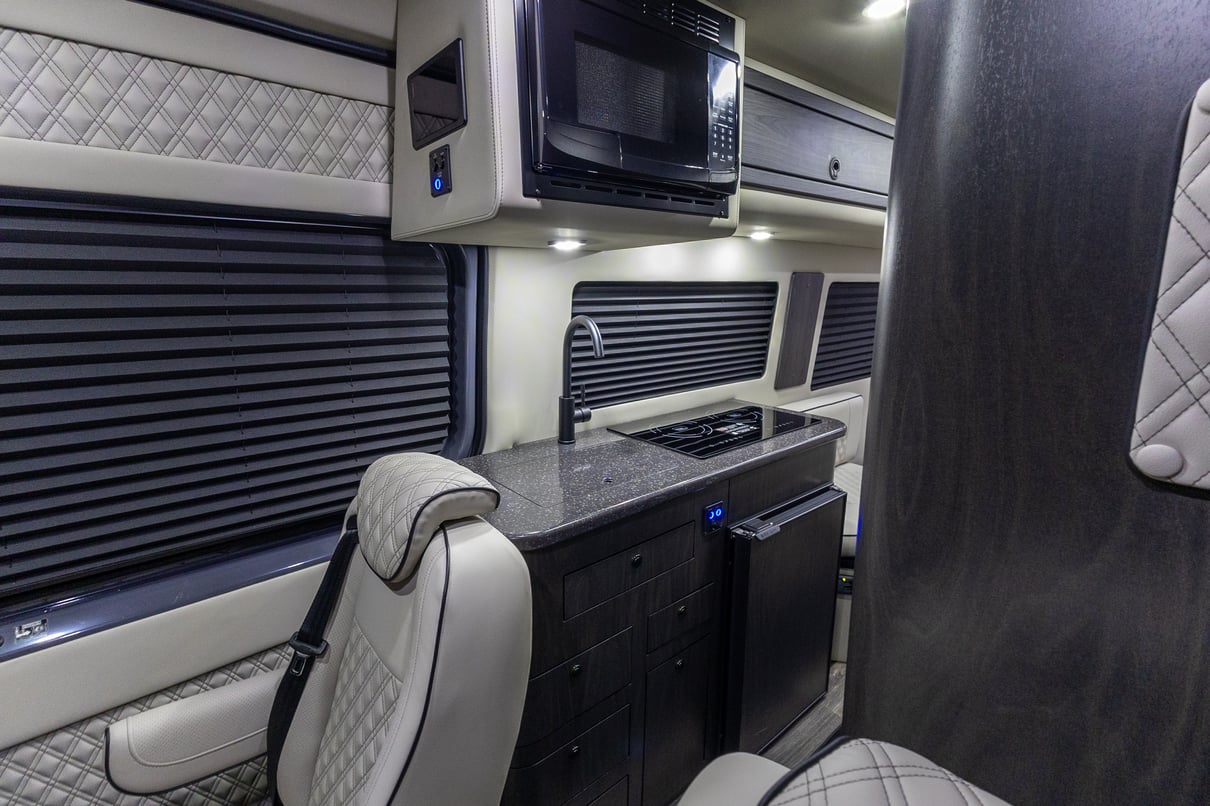 2026 V-Tour 7RLA gallery image-21