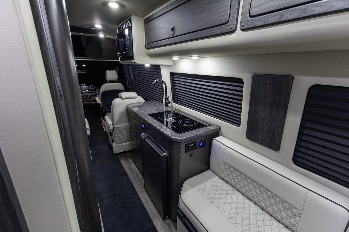 2026 V-Tour 7RLA gallery image-22