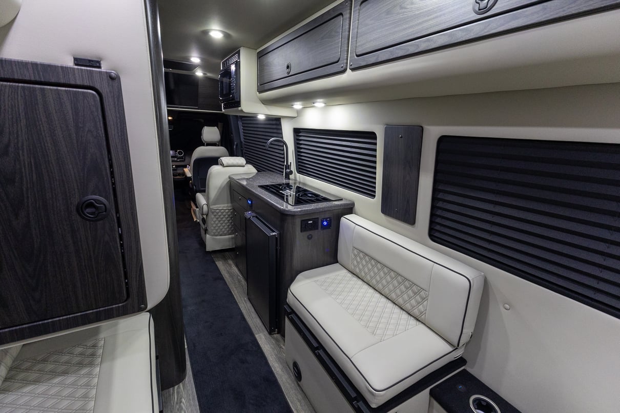 2026 V-Tour 7RLA gallery image-23