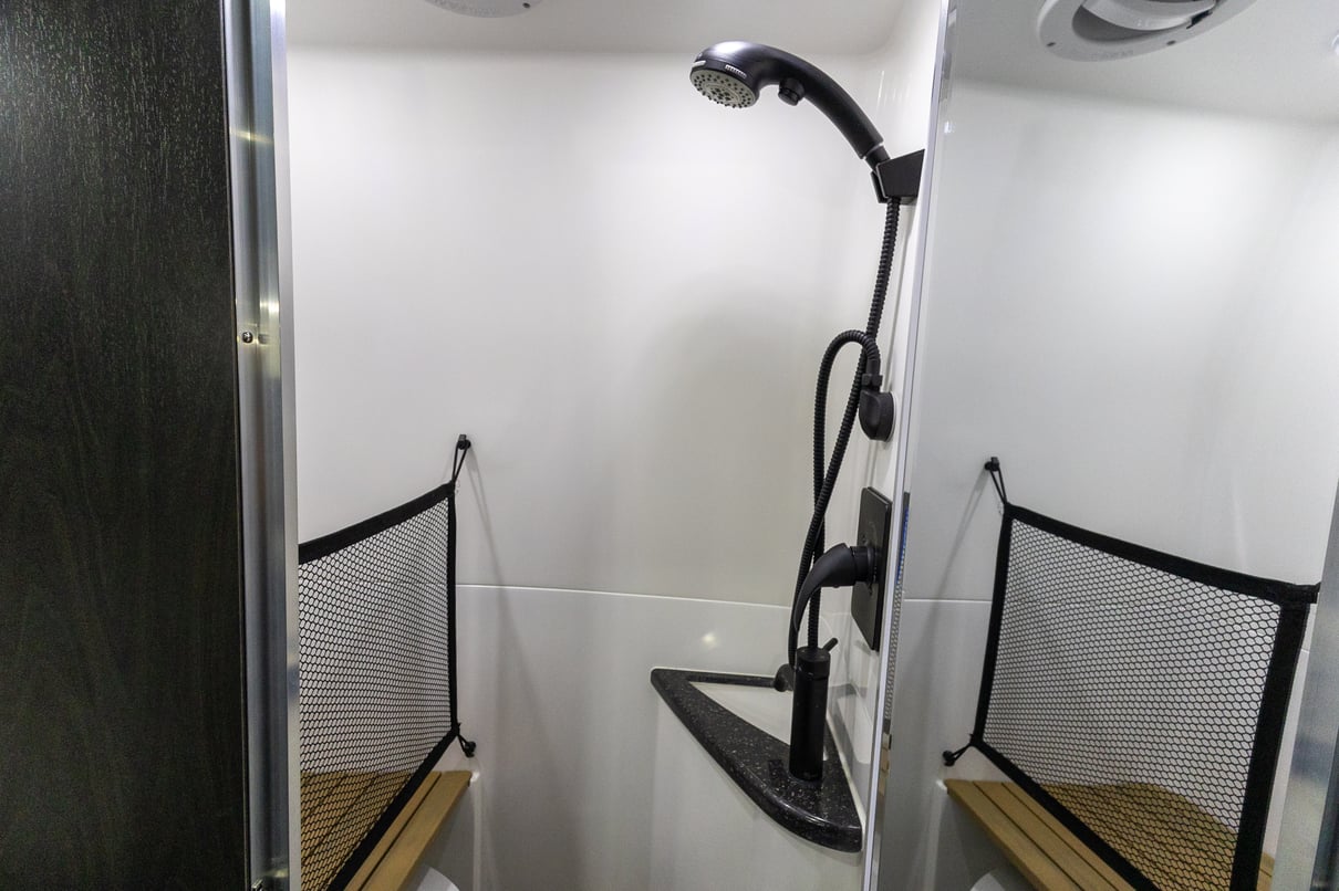 2026 V-Tour 7RLA gallery image-26