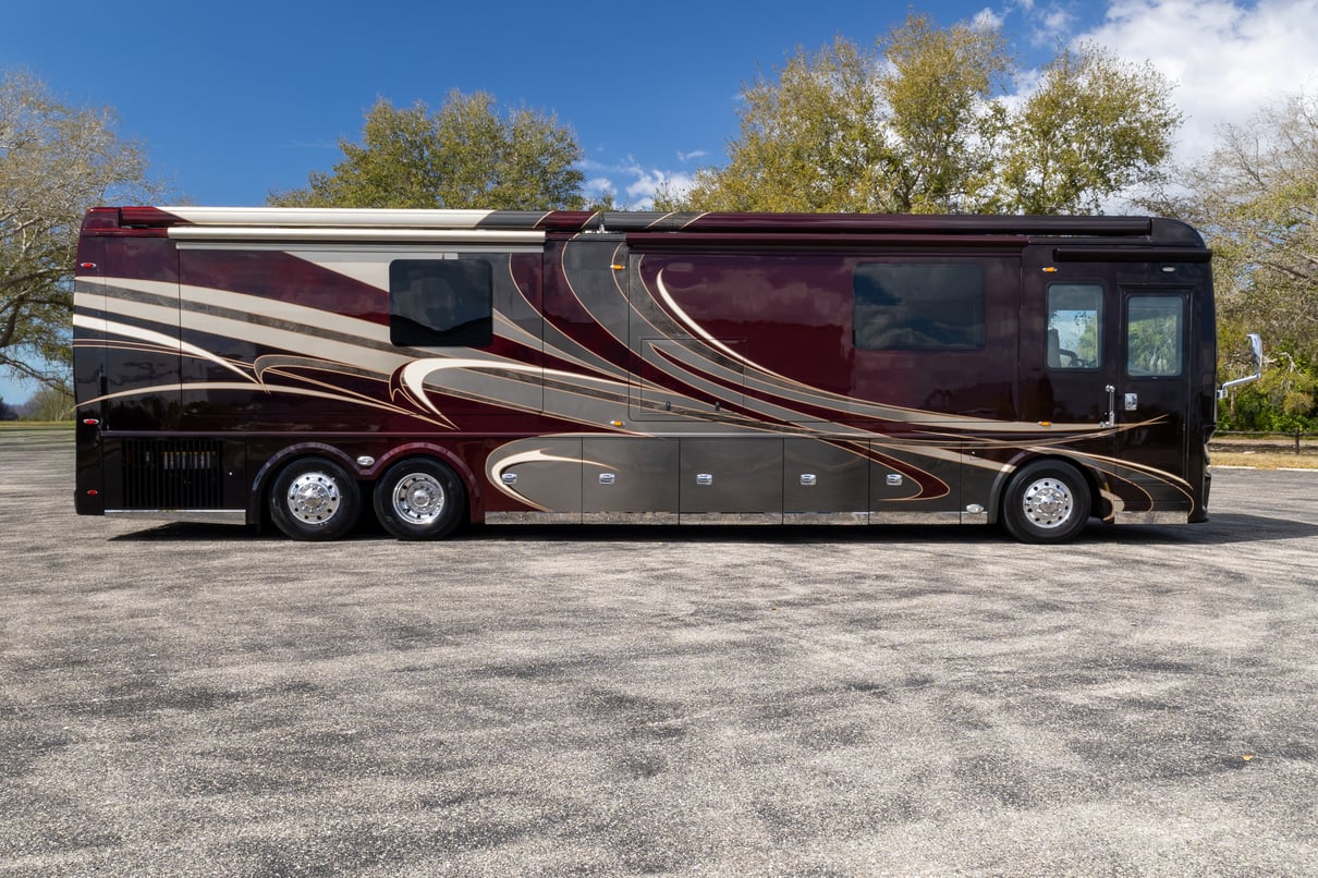 2022 Foretravel Realm LV3 gallery image-3