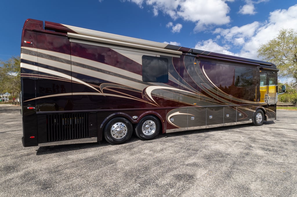 2022 Foretravel Realm LV3