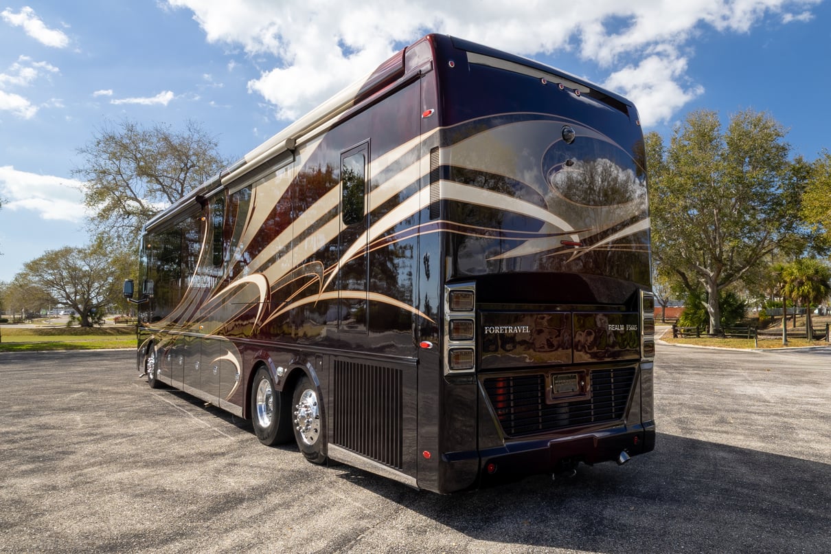 2022 Foretravel Realm LV3 gallery image-7
