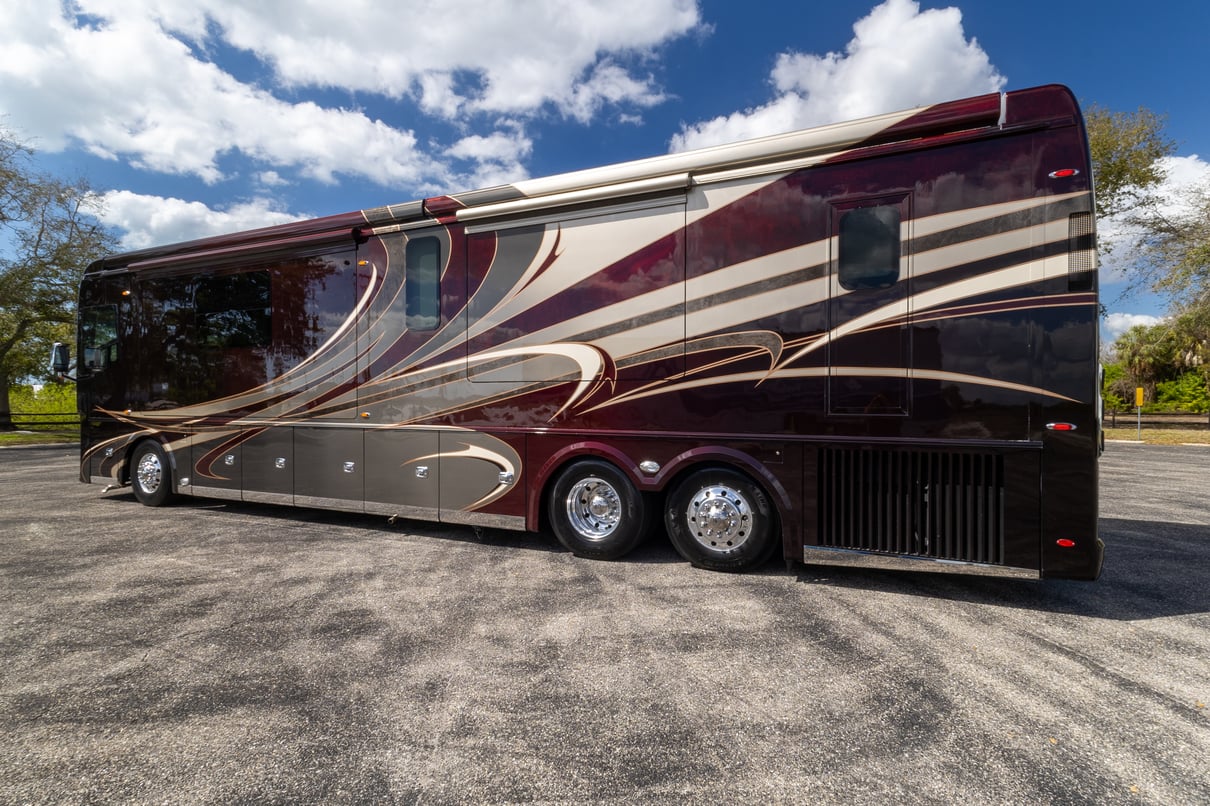 2022 Foretravel Realm LV3 gallery image-8