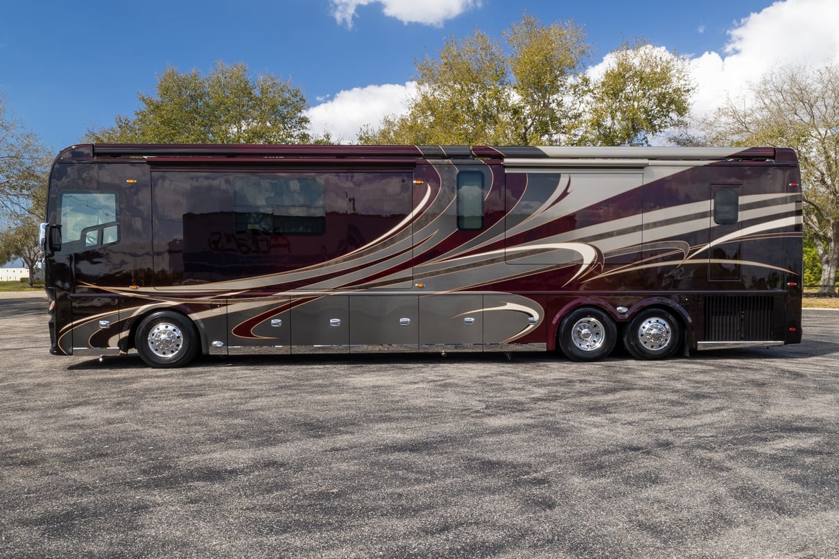 2022 Foretravel Realm LV3 gallery image-9