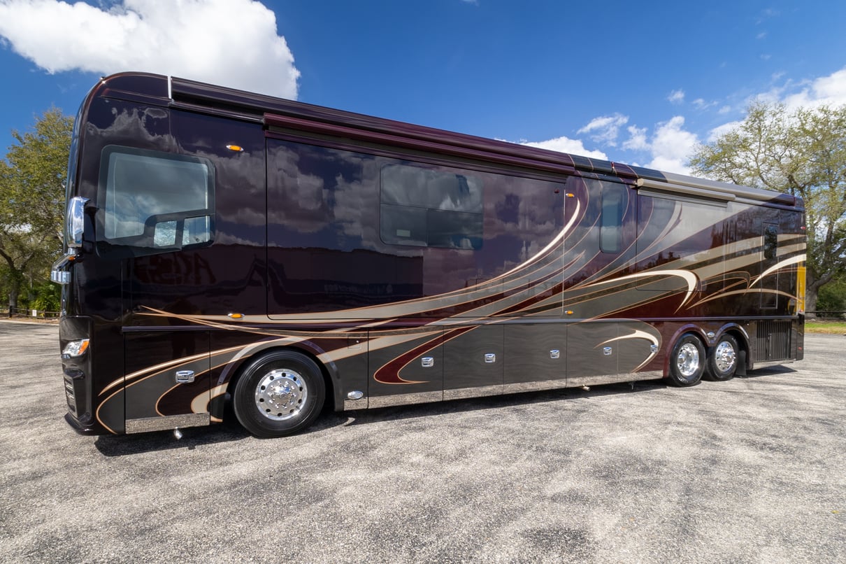 2022 Foretravel Realm LV3 gallery image-10