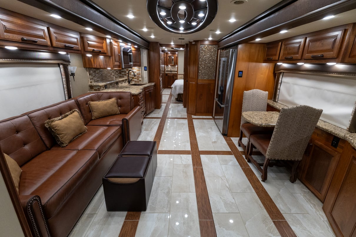 2022 Foretravel Realm LV3 gallery image-14