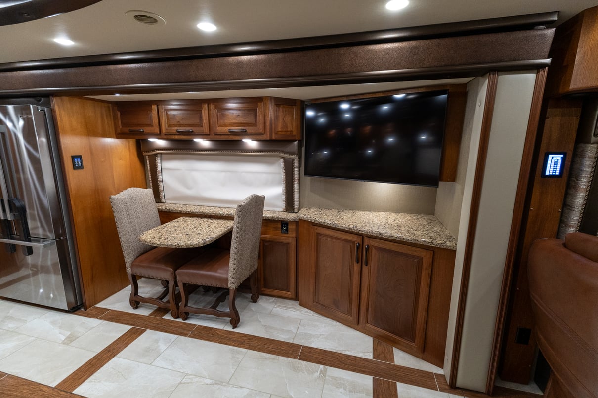 2022 Foretravel Realm LV3 gallery image-15