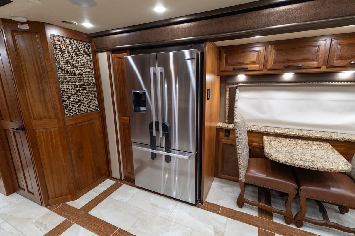 2022 Foretravel Realm LV3 gallery image-16