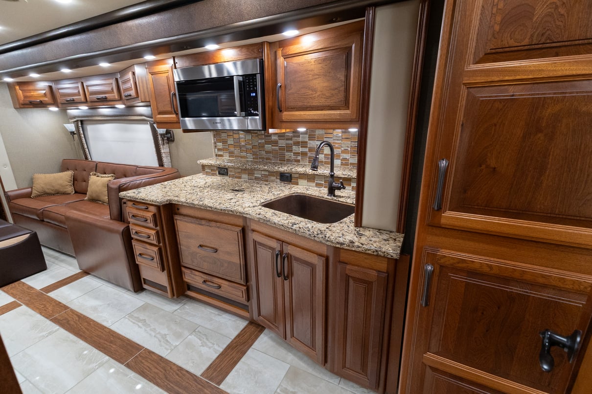 2022 Foretravel Realm LV3 gallery image-20