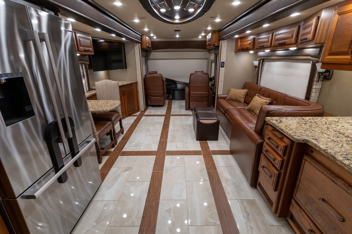 2022 Foretravel Realm LV3 gallery image-21