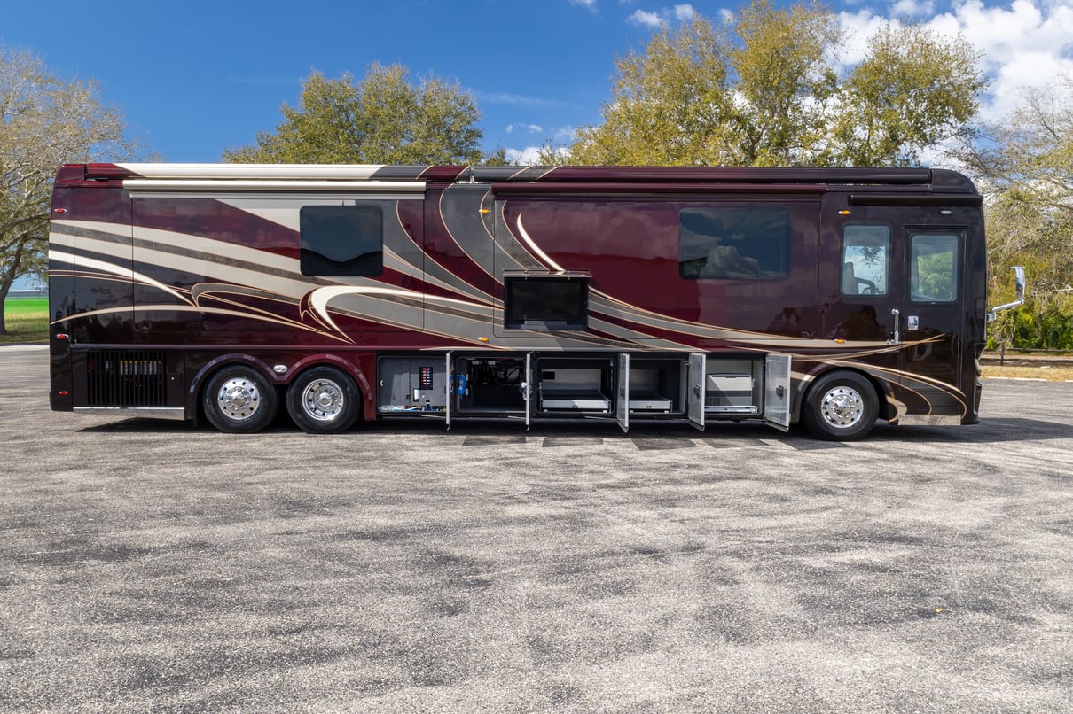 2022 Foretravel Realm LV3 gallery image-33