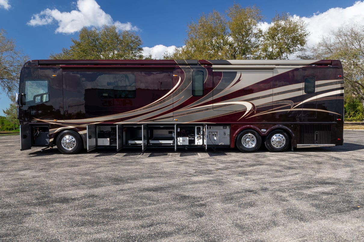 2022 Foretravel Realm LV3 gallery image-34