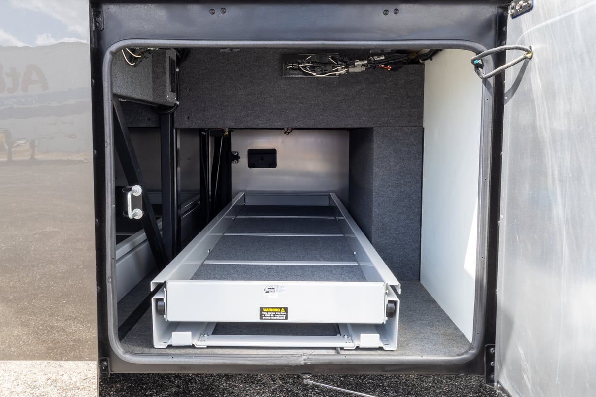 2022 Foretravel Realm LV3 gallery image-38