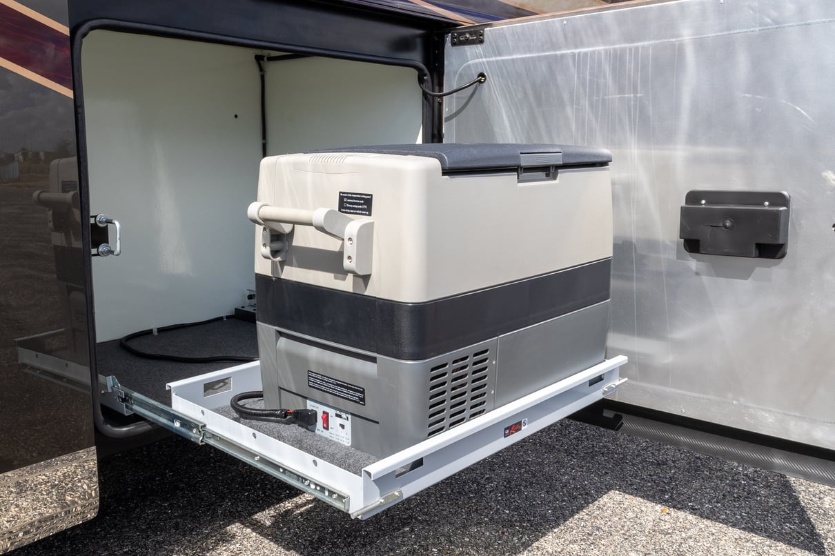 2022 Foretravel Realm LV3 gallery image-40