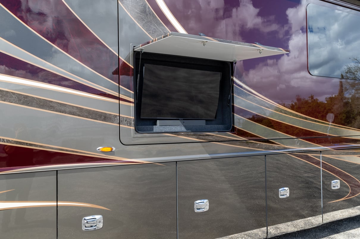 2022 Foretravel Realm LV3 gallery image-41