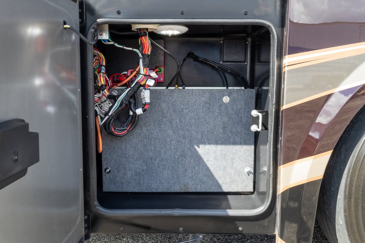 2022 Foretravel Realm LV3 gallery image-42