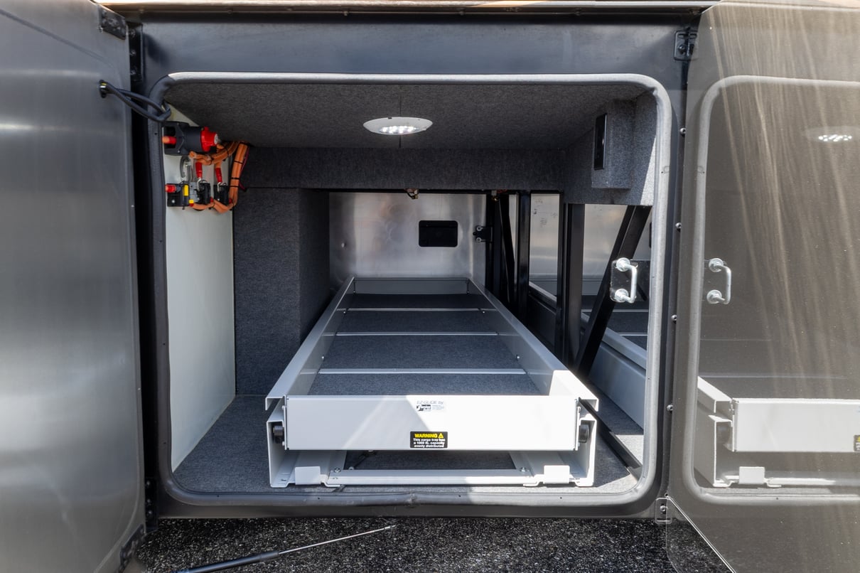 2022 Foretravel Realm LV3 gallery image-44