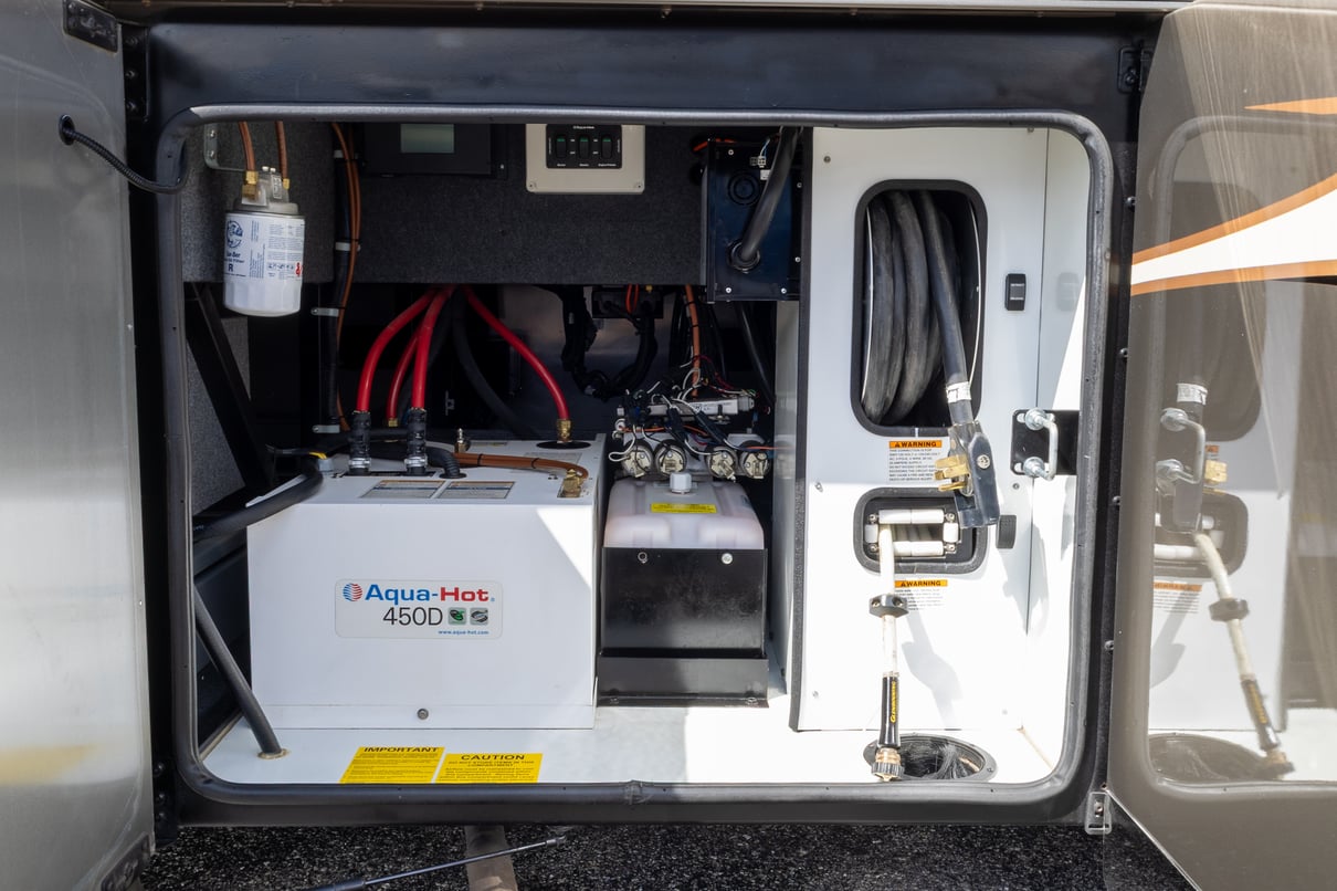 2022 Foretravel Realm LV3 gallery image-46