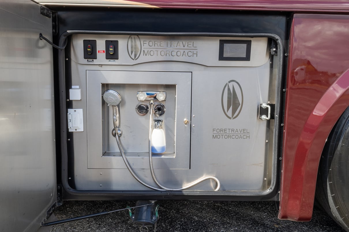 2022 Foretravel Realm LV3 gallery image-47