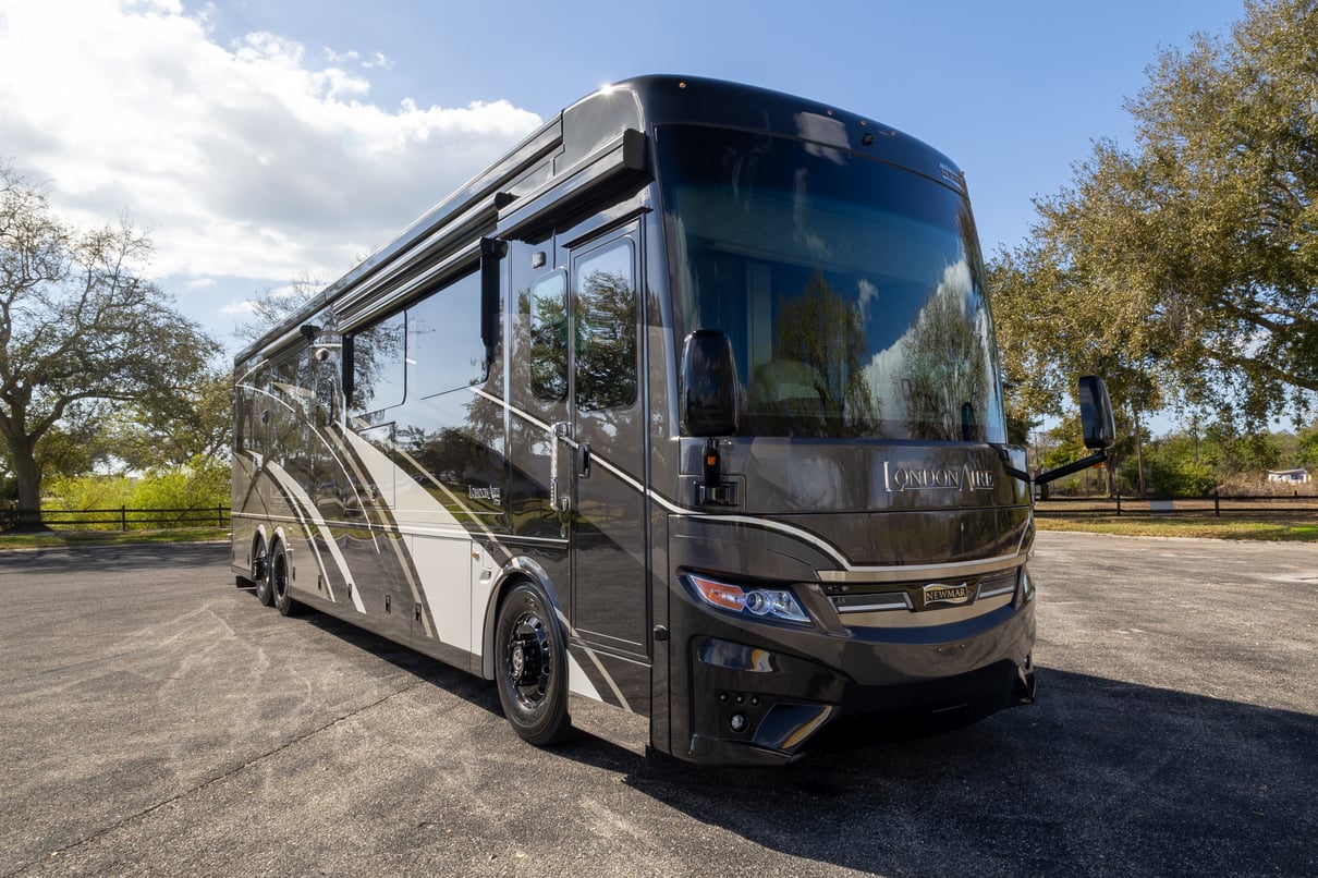 2024 Newmar London Aire 4521 gallery image-1