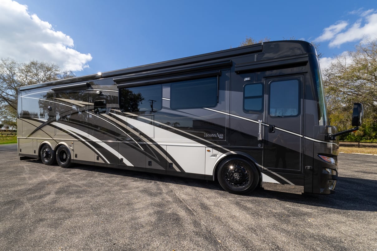 2024 Newmar London Aire 4521 gallery image-2