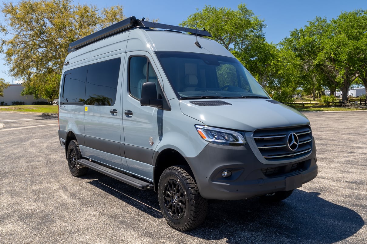 2026 OGV Luxury Coach V-Tour 5RL4A gallery image-1