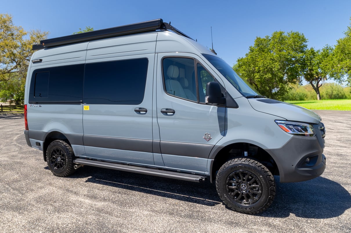 2026 OGV Luxury Coach V-Tour 5RL4A gallery image-2