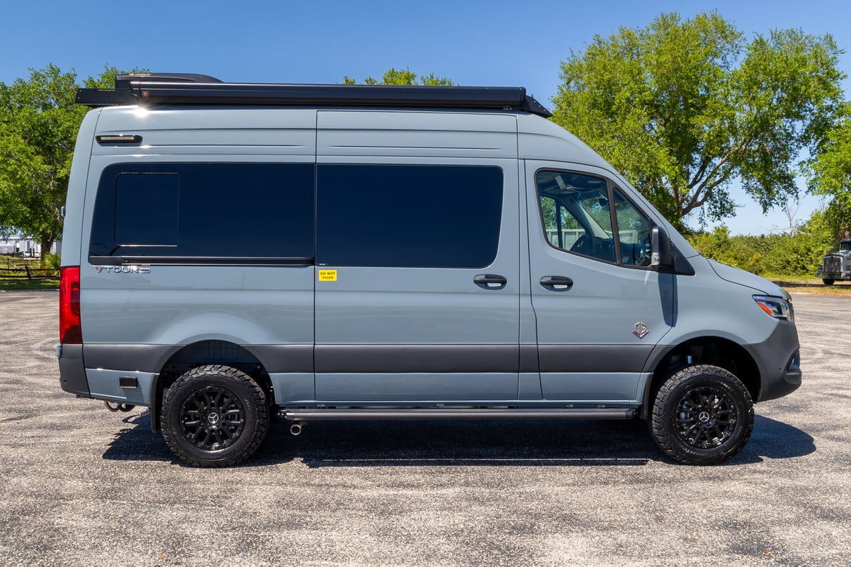 2026 OGV Luxury Coach V-Tour 5RL4A gallery image-4