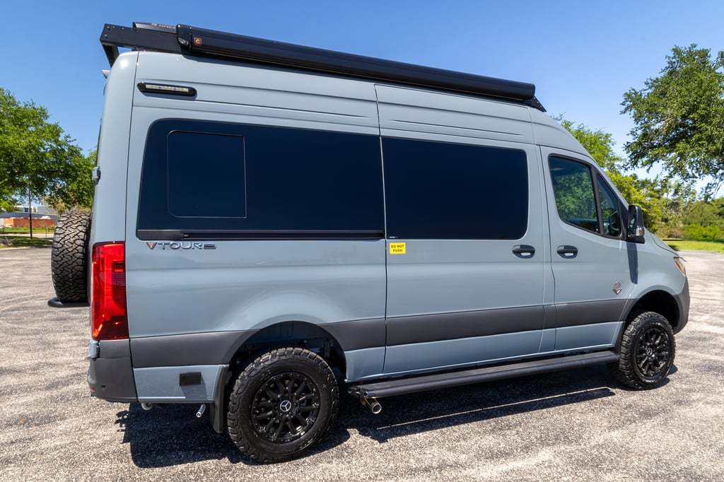 2026 OGV Luxury Coach V-Tour 5RL4A