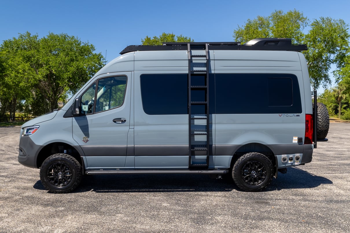 2026 OGV Luxury Coach V-Tour 5RL4A gallery image-10