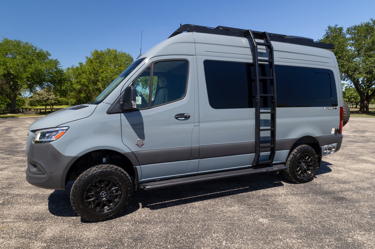 2026 OGV Luxury Coach V-Tour 5RL4A gallery image-11