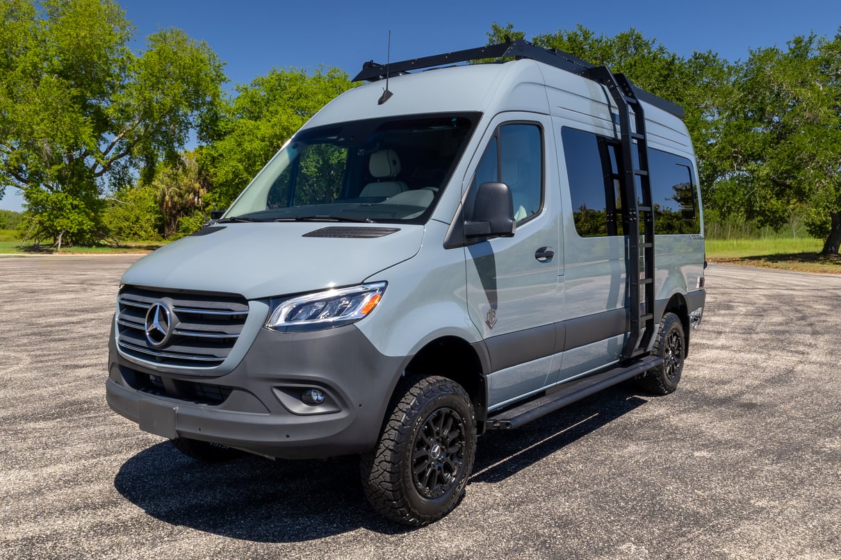 2026 OGV Luxury Coach V-Tour 5RL4A gallery image-12