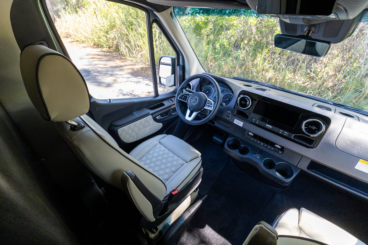 2026 OGV Luxury Coach V-Tour 5RL4A gallery image-15