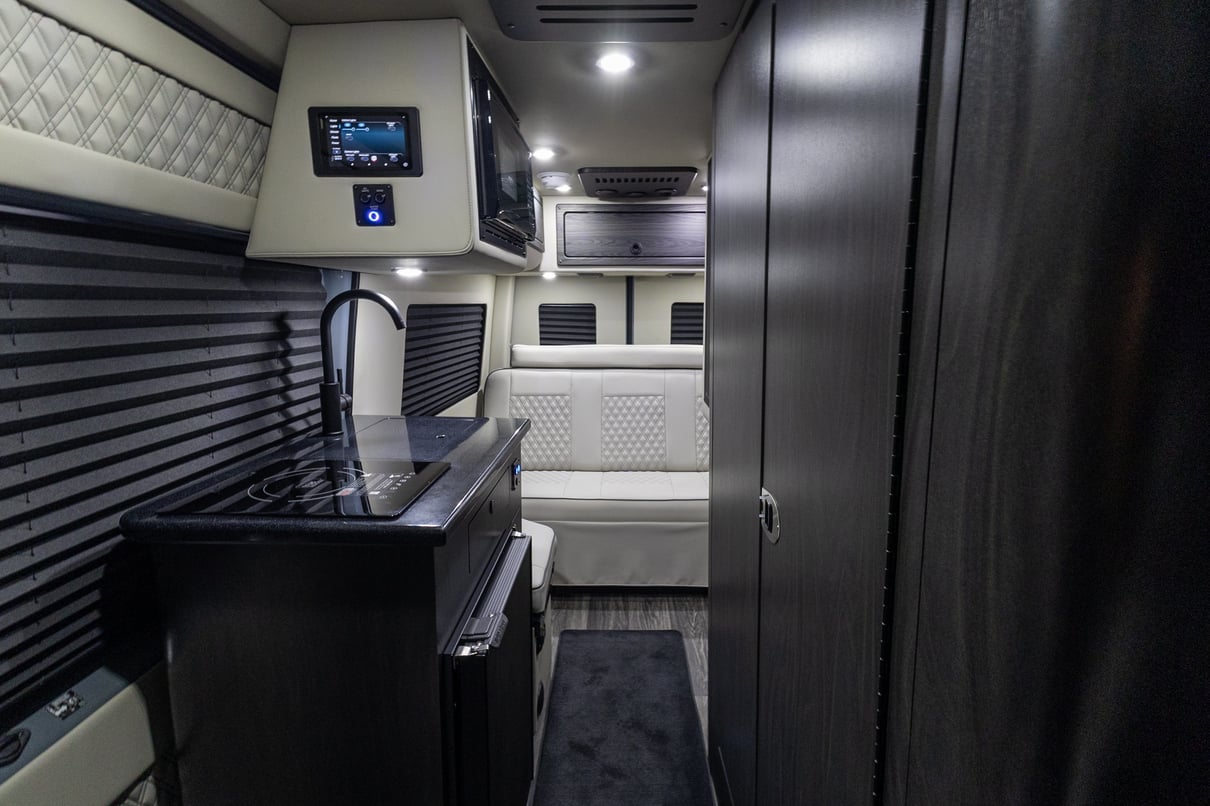 2026 OGV Luxury Coach V-Tour 5RL4A gallery image-16